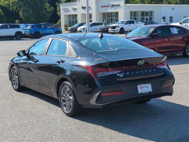 Used 2024 Hyundai Elantra SEL FWD image 5
