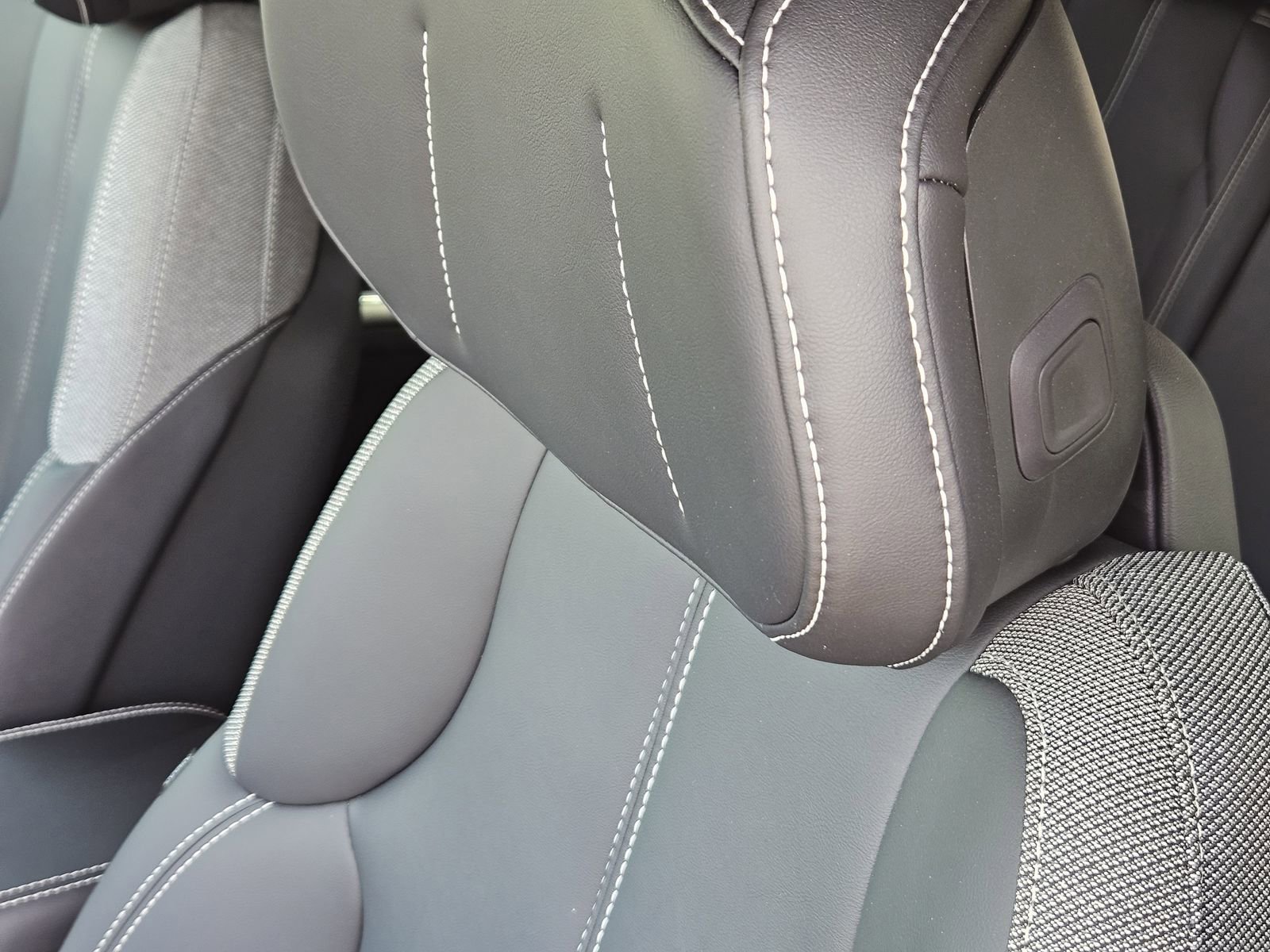 New 2026 Cadillac Optiq Sport 1 image 25