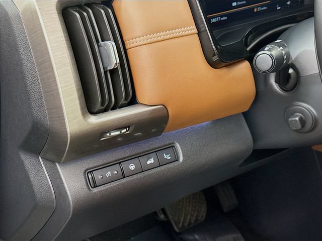 Used 2024 Nissan Pathfinder Platinum w/ Cargo Package FWD image 10