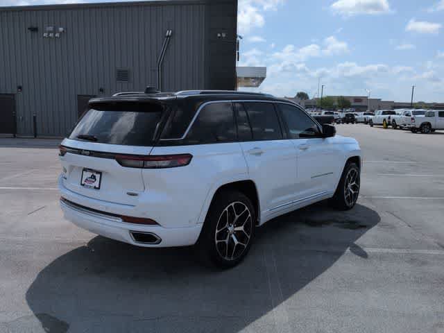 Used 2023 Jeep Grand Cherokee Summit AWD/4WD image 8