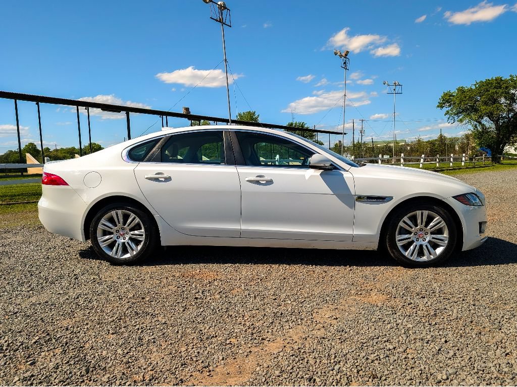 Used 2017 Jaguar XF Premium AWD/4WD image 4