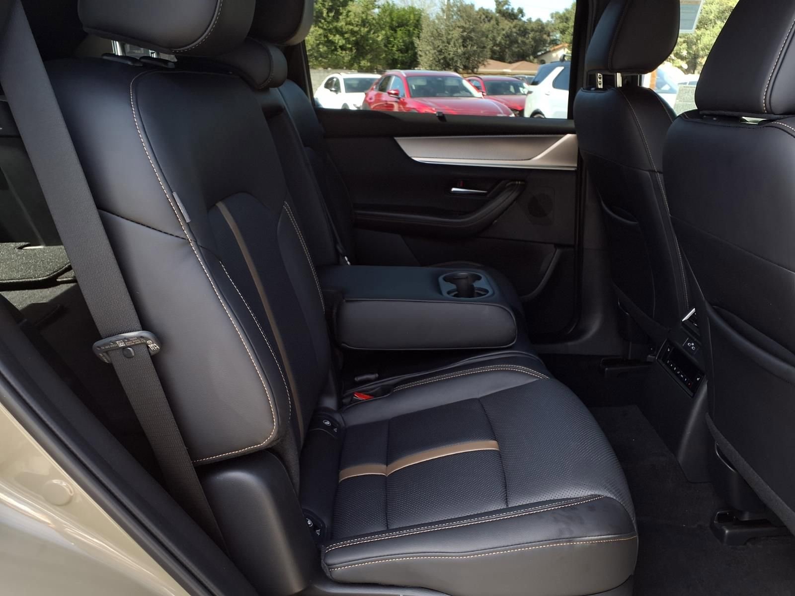 Certified 2025 MAZDA CX-70 3.3 Turbo w/ Premium Plus Pkg image 24