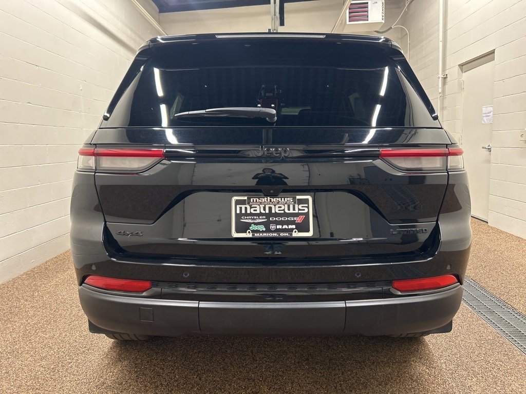 Used 2024 Jeep Grand Cherokee Limited w/ Black Appearance Package image 3