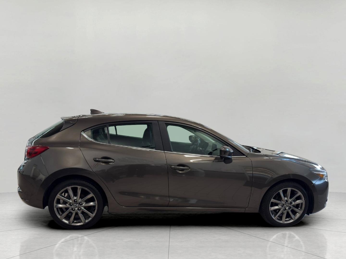Used 2018 MAZDA MAZDA3 Grand Touring w/ Premium Equipment Package image 7