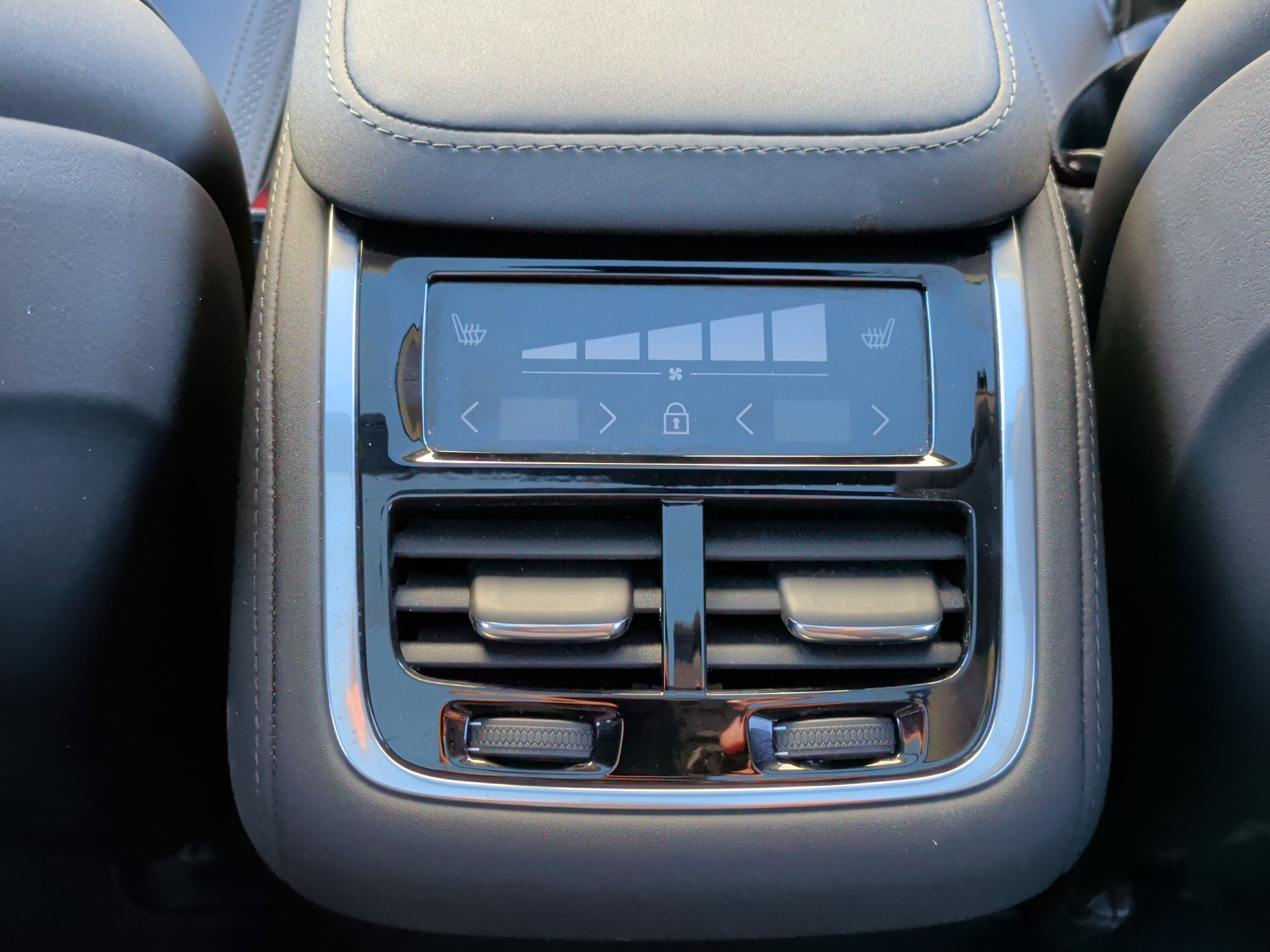 Used 2025 Volvo XC90 B6 Plus image 21