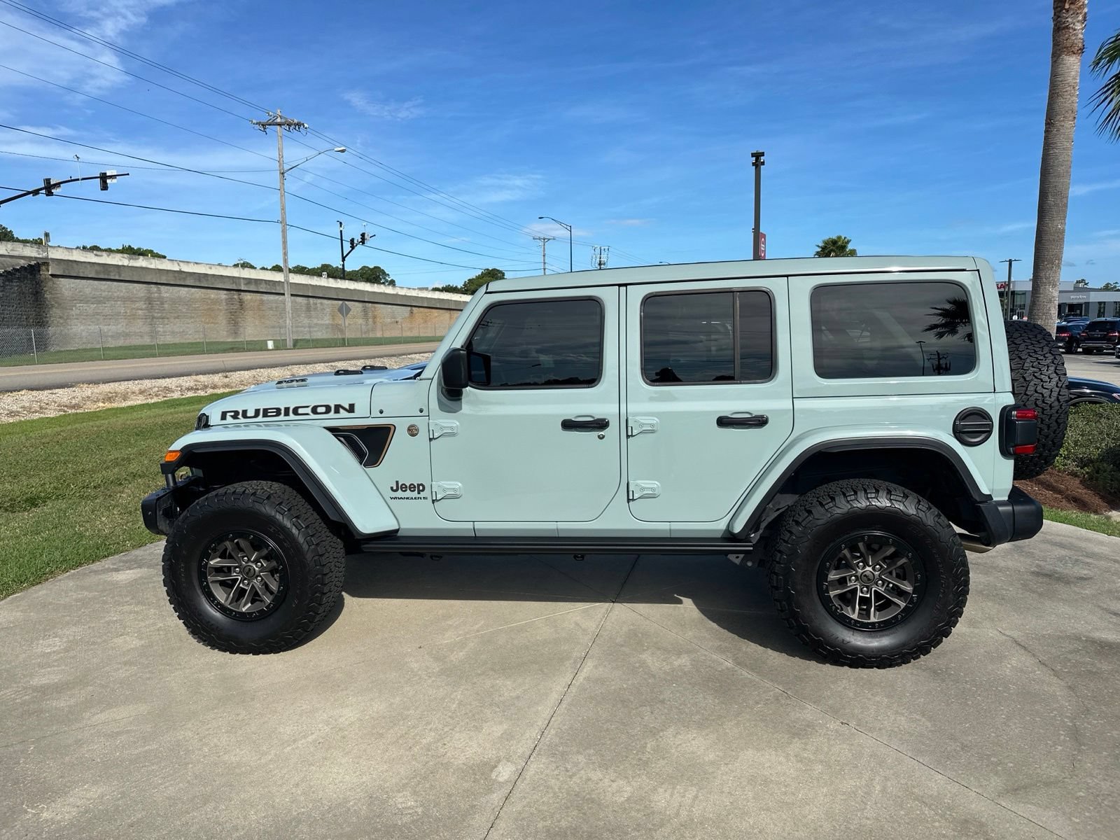 Used 2024 Jeep Wrangler Unlimited Rubicon 392 AWD/4WD image 2