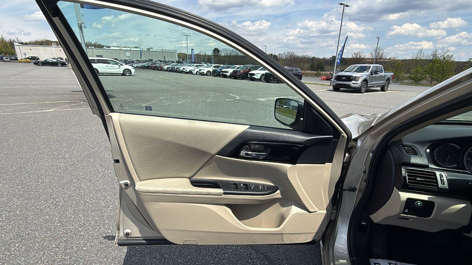 Used 2017 Honda Accord LX image 23