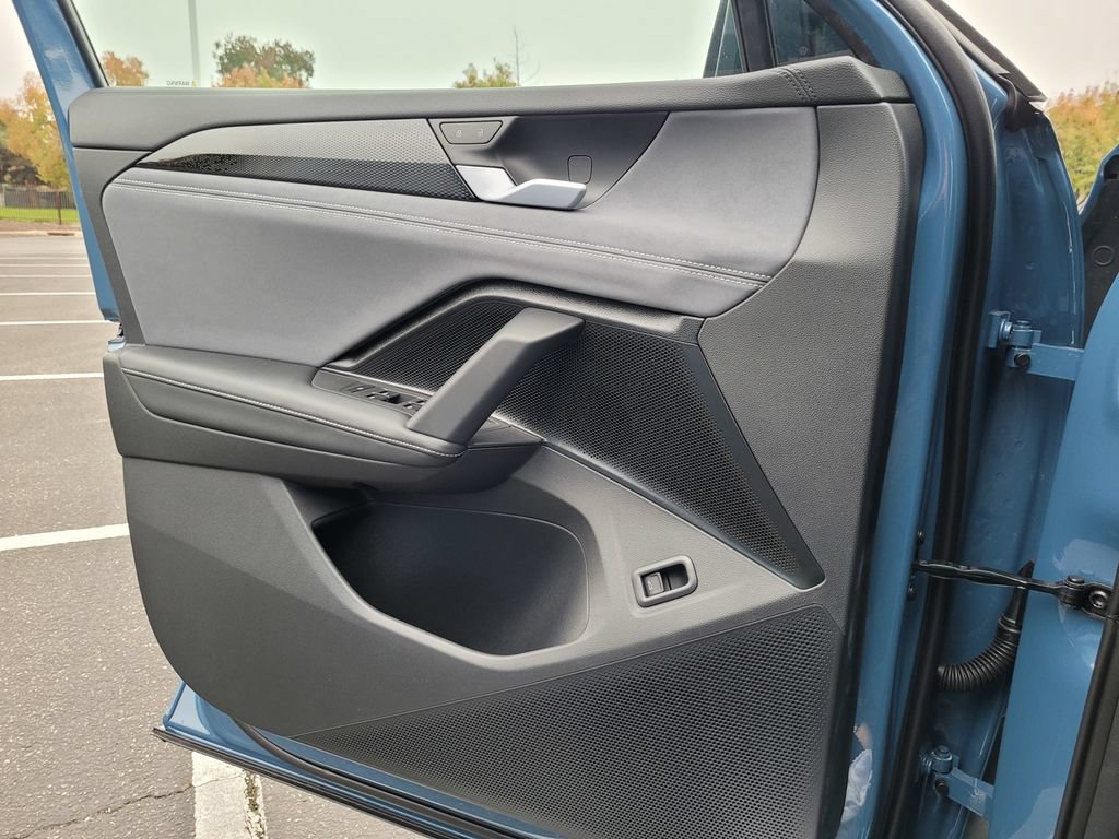 New 2026 Volkswagen Tiguan SE R-Line FWD image 25
