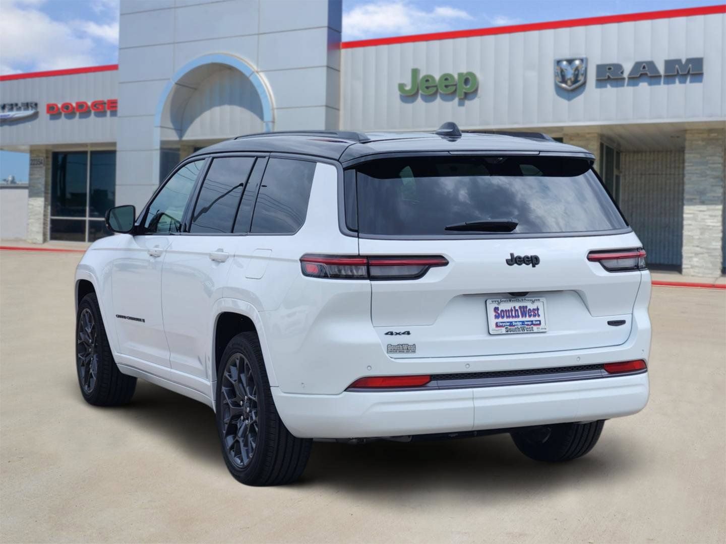 New 2026 Jeep Grand Cherokee L Summit AWD/4WD image 4