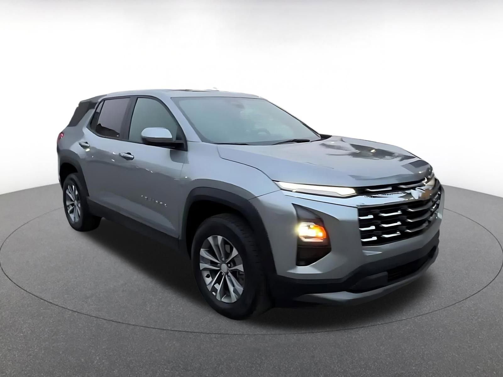 Used 2025 Chevrolet Equinox LT image 3