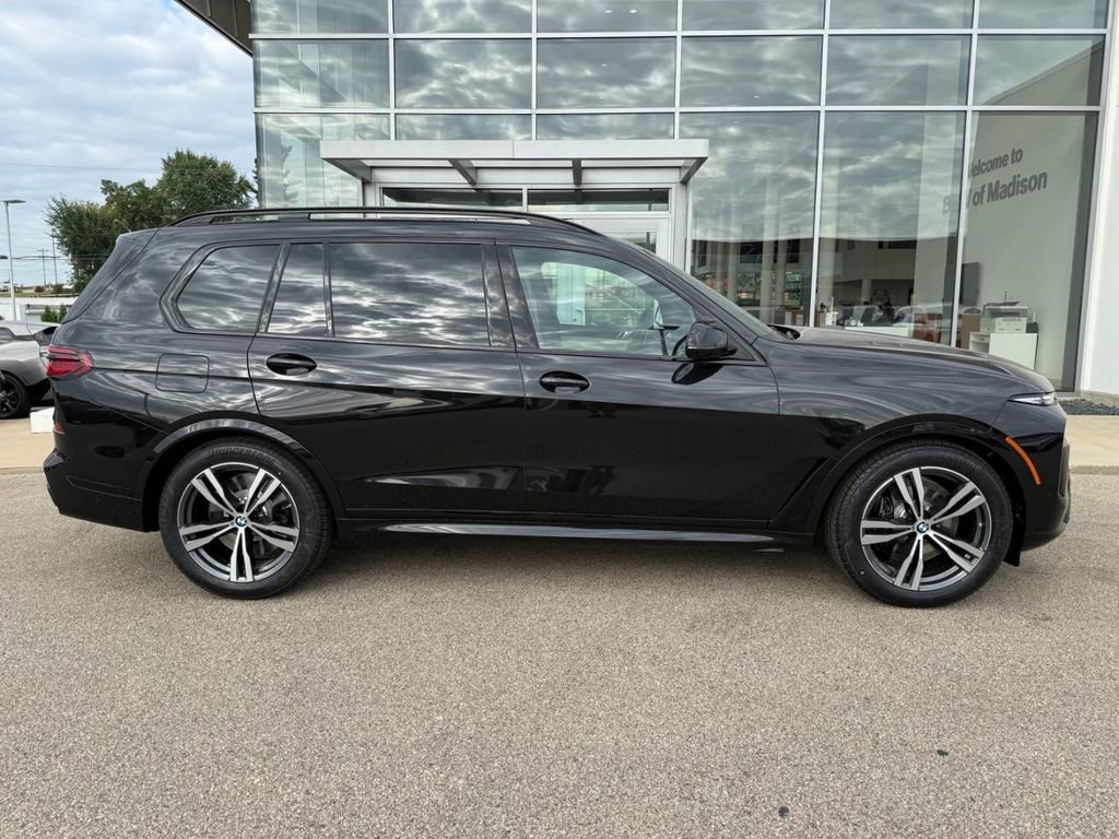 New 2026 BMW X7 M60i image 2
