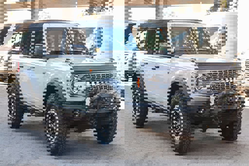 Used 2022 Ford Bronco Badlands w/ Sasquatch Package image 3