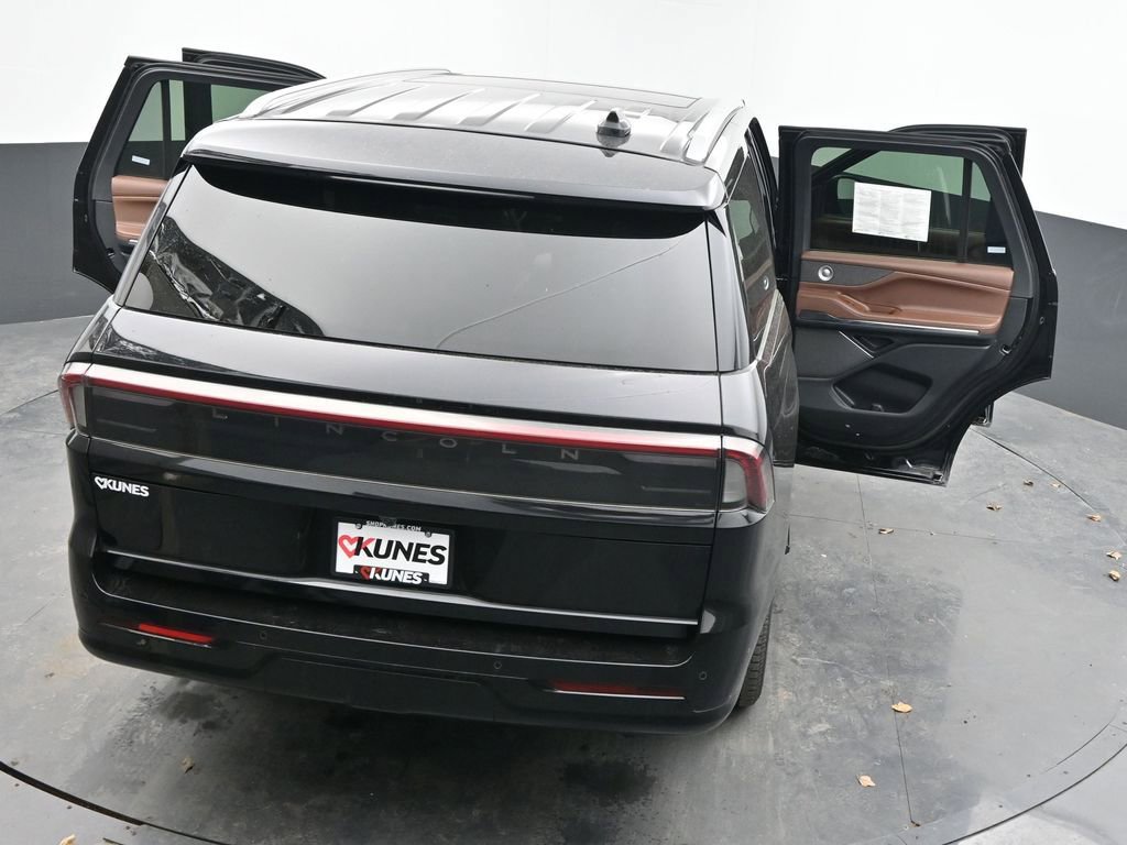 Used 2025 Lincoln Navigator Reserve image 68