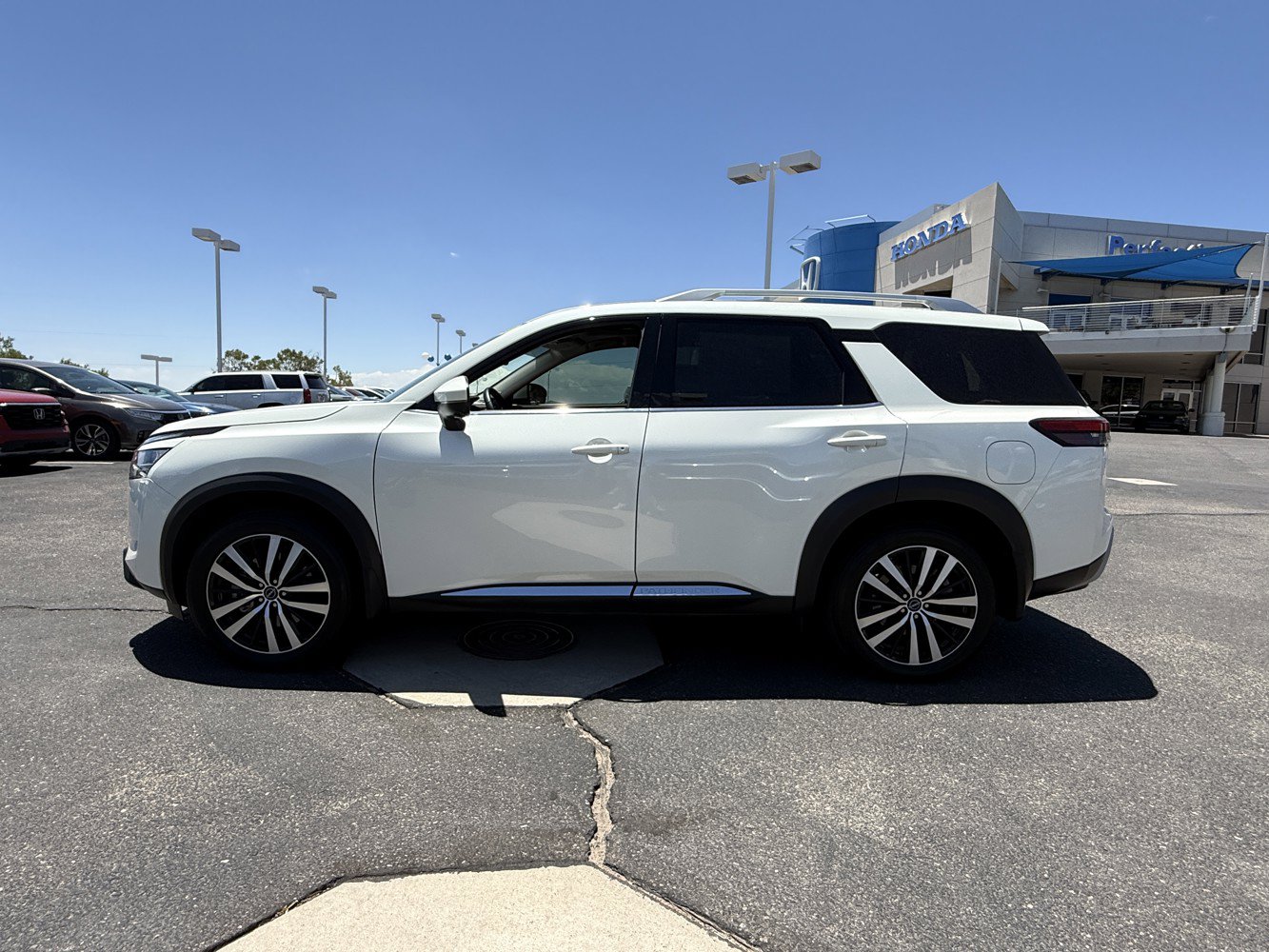 Used 2024 Nissan Pathfinder Platinum AWD/4WD image 8