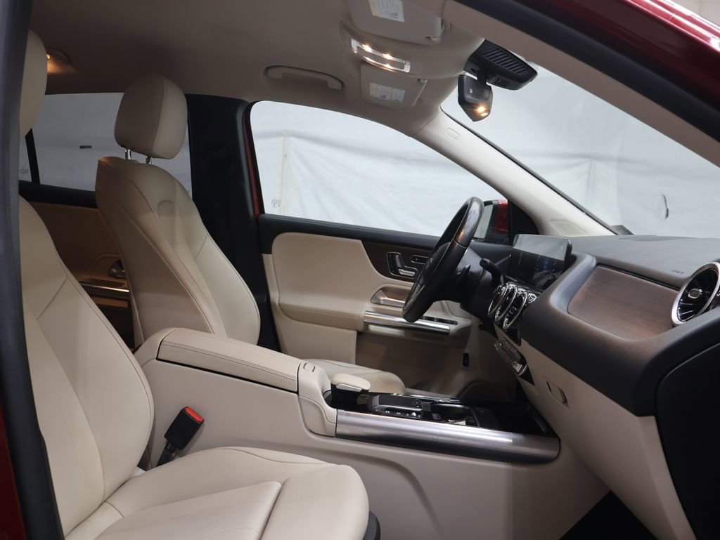 Used 2021 Mercedes-Benz GLA 250 4MATIC w/ Premium Package image 10