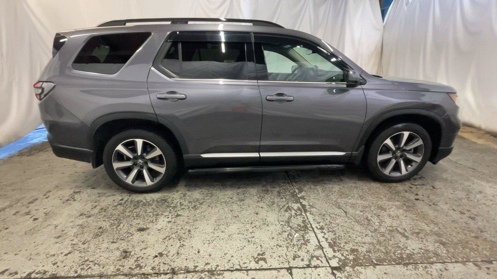 Used 2025 Honda Pilot Elite image 6