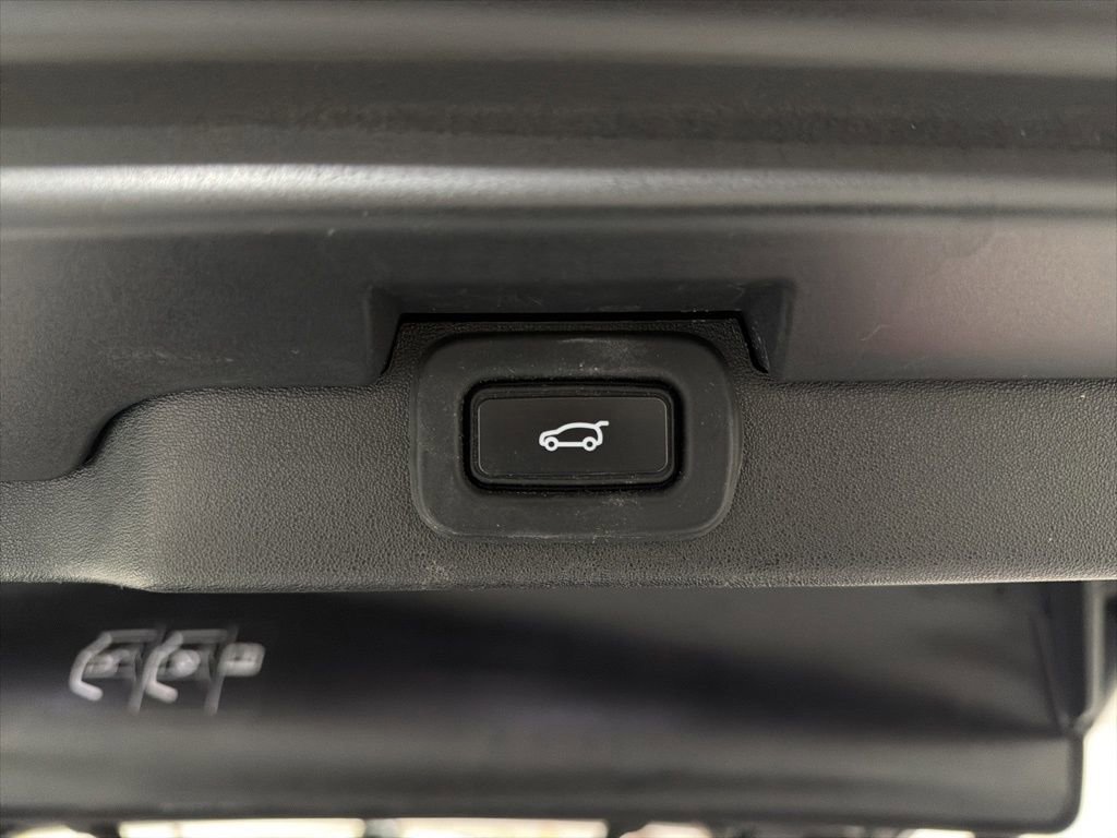 Used 2021 Land Rover Discovery S image 40