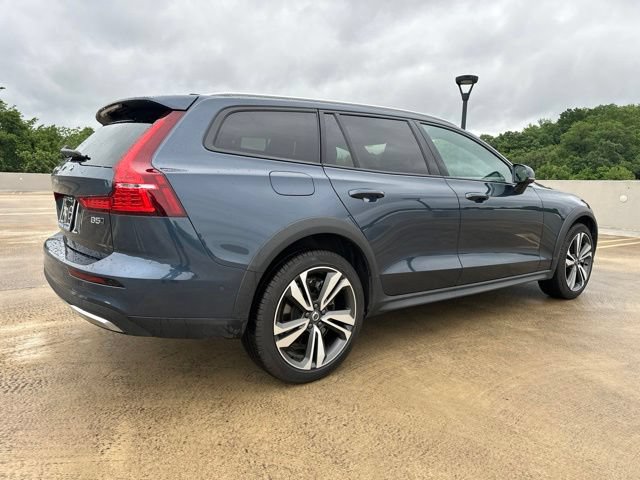 Certified 2025 Volvo V60 B5 Cross Country Plus AWD/4WD image 7