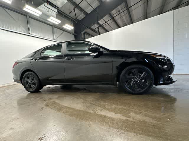 Used 2023 Hyundai Elantra SEL w/ Winter Weather Package FWD image 3