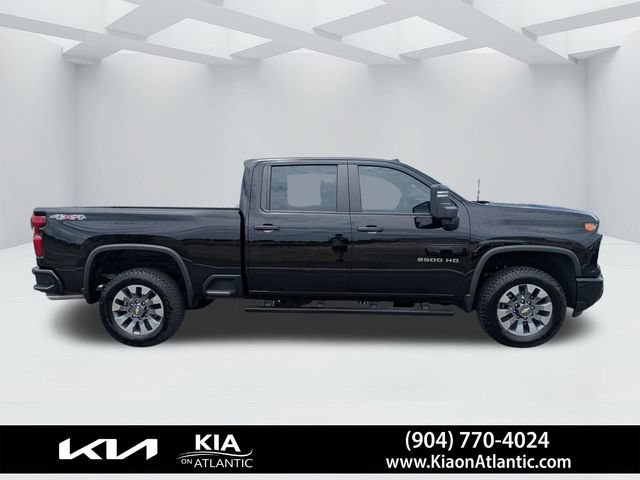 Used 2025 Chevrolet Silverado 2500 Custom AWD/4WD image 2