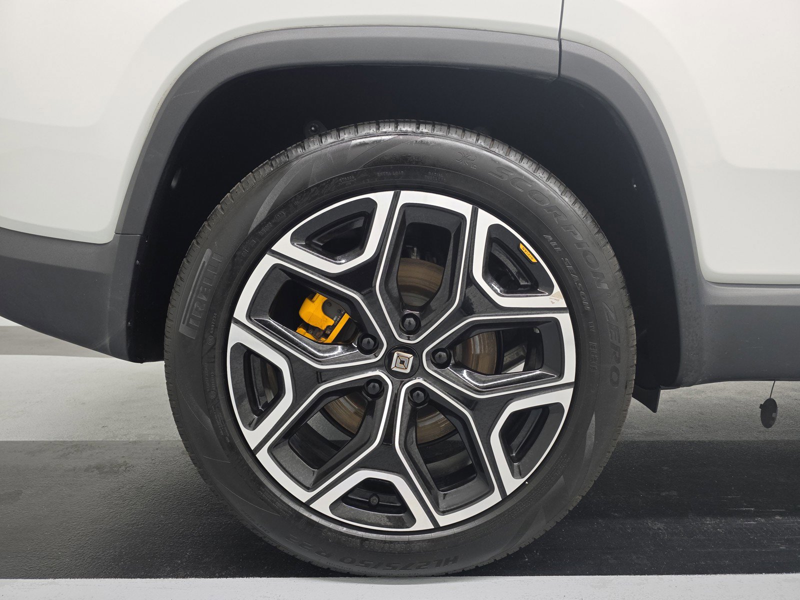 Used 2024 Rivian R1S Adventure AWD/4WD image 12