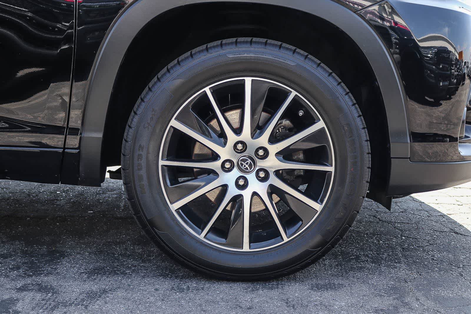 Used 2018 Toyota Highlander SE FWD image 10