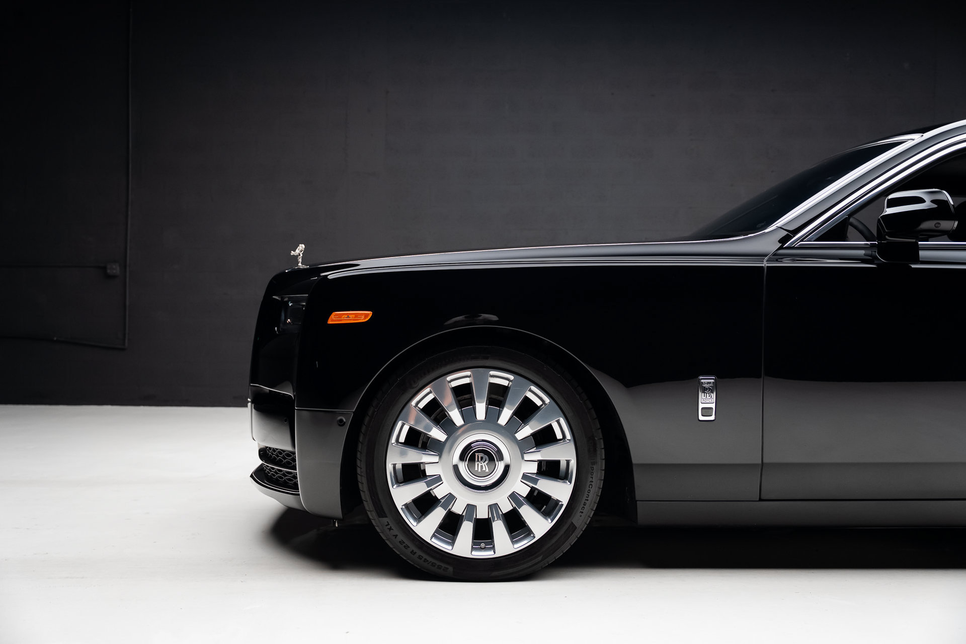 Used 2023 Rolls-Royce Phantom Sedan w/ The Phantom Package RWD image 19