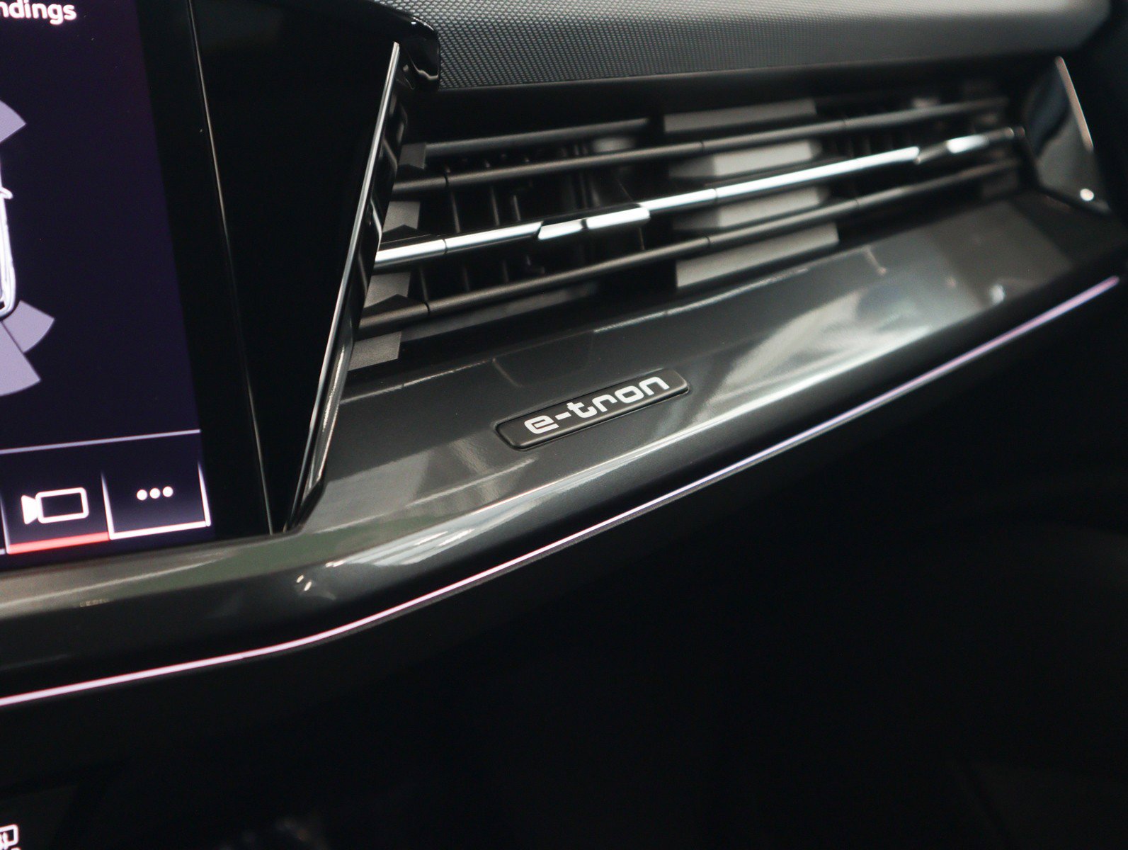 Used 2025 Audi Q4 e-tron Prestige w/ Sport Package image 21