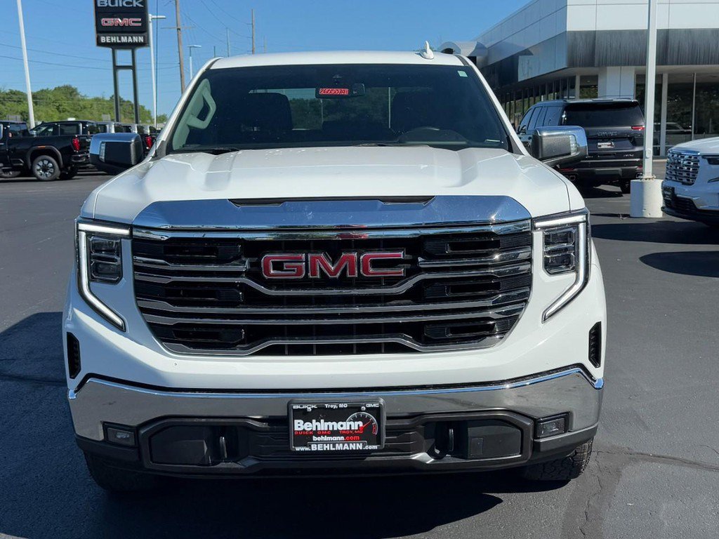 Used 2023 GMC Sierra 1500 SLT w/ SLT Premium Package AWD/4WD image 12