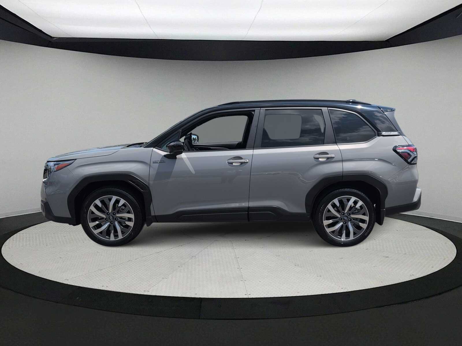 Used 2025 Subaru Forester Touring AWD/4WD image 5