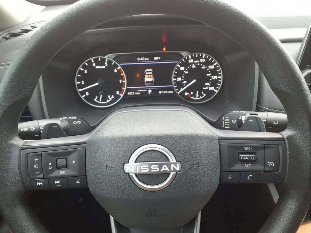 Used 2025 Nissan Rogue S image 14