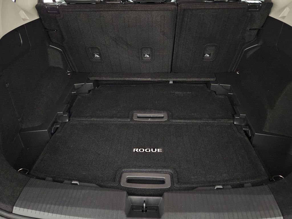 Used 2025 Nissan Rogue SL image 31