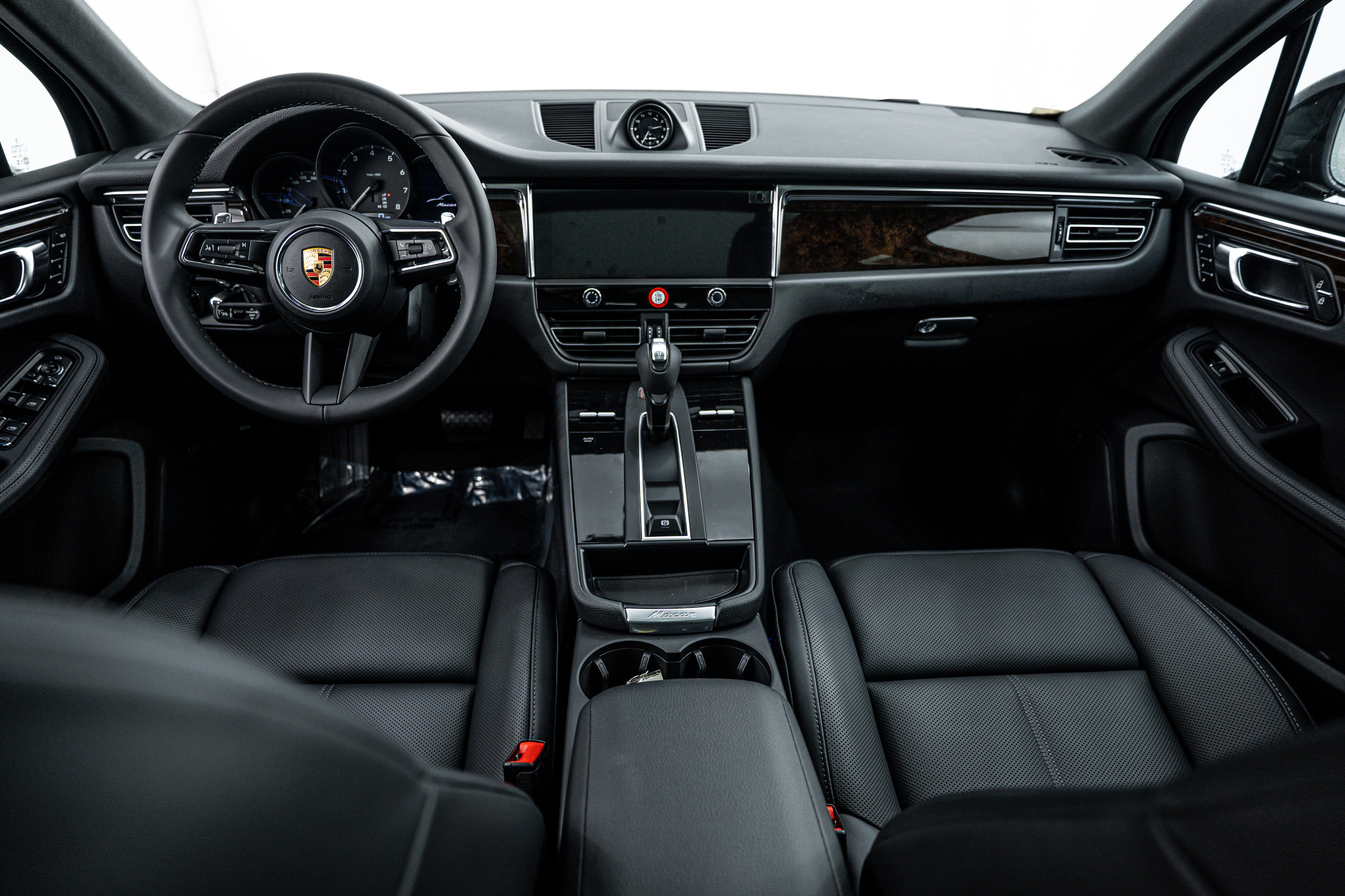 Certified 2026 Porsche Macan AWD/4WD image 24