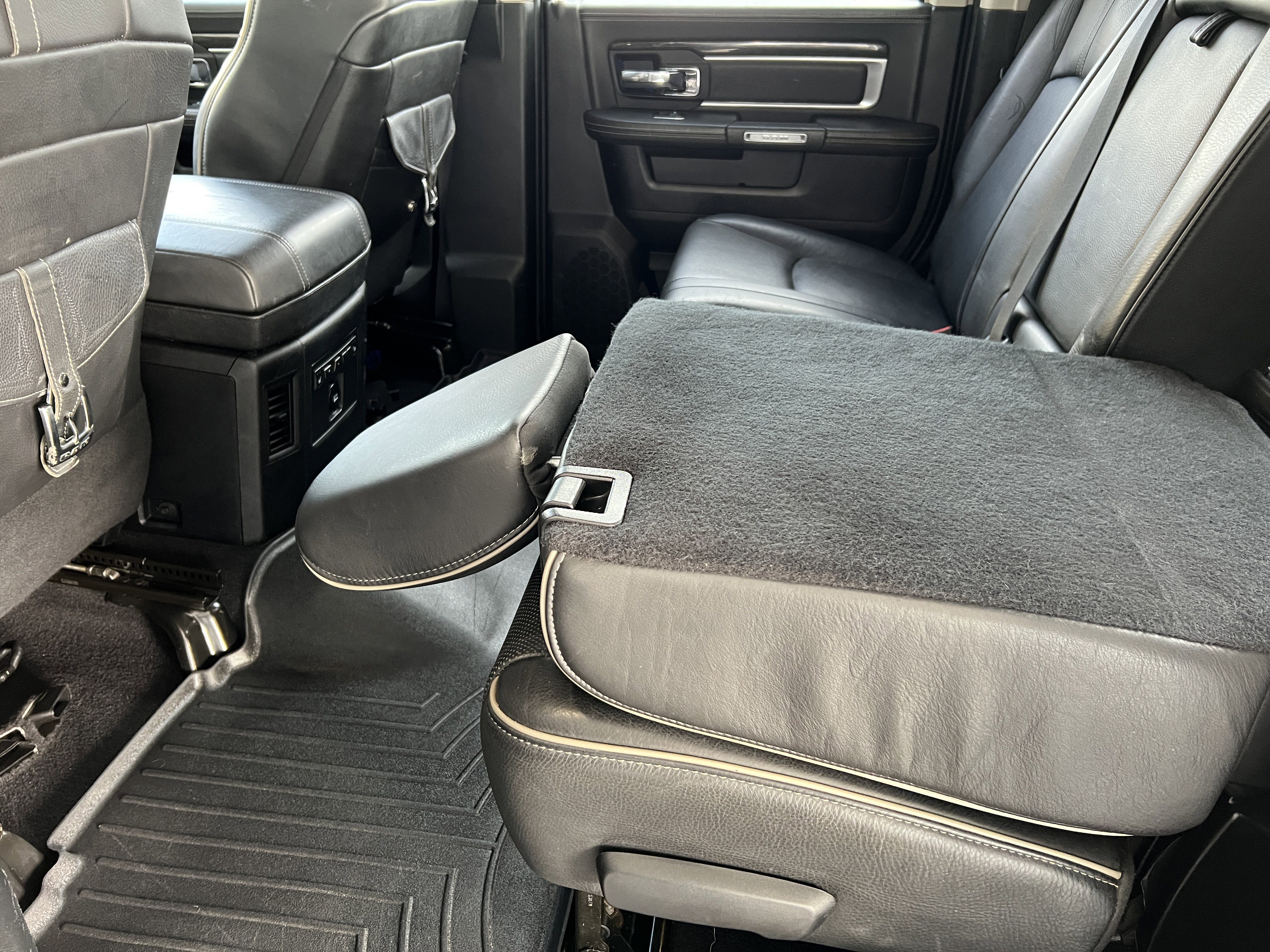 Used 2014 RAM 3500 Laramie Longhorn image 20