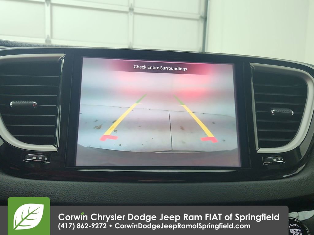 Used 2023 Chrysler Pacifica Touring-L image 24