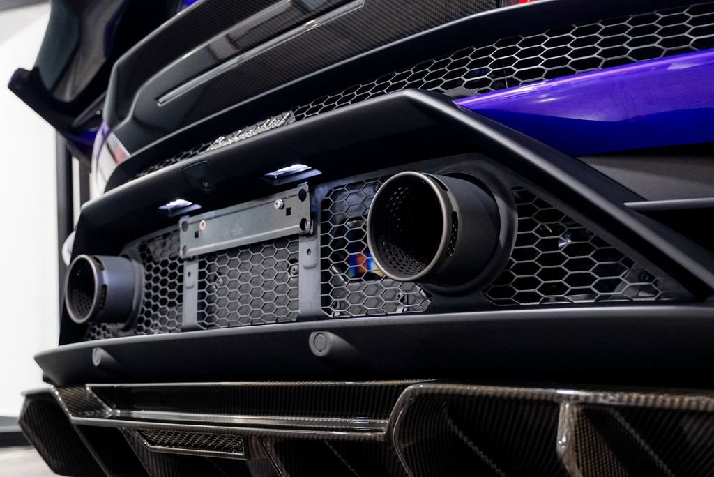 Used 2021 Lamborghini Huracan EVO RWD image 29