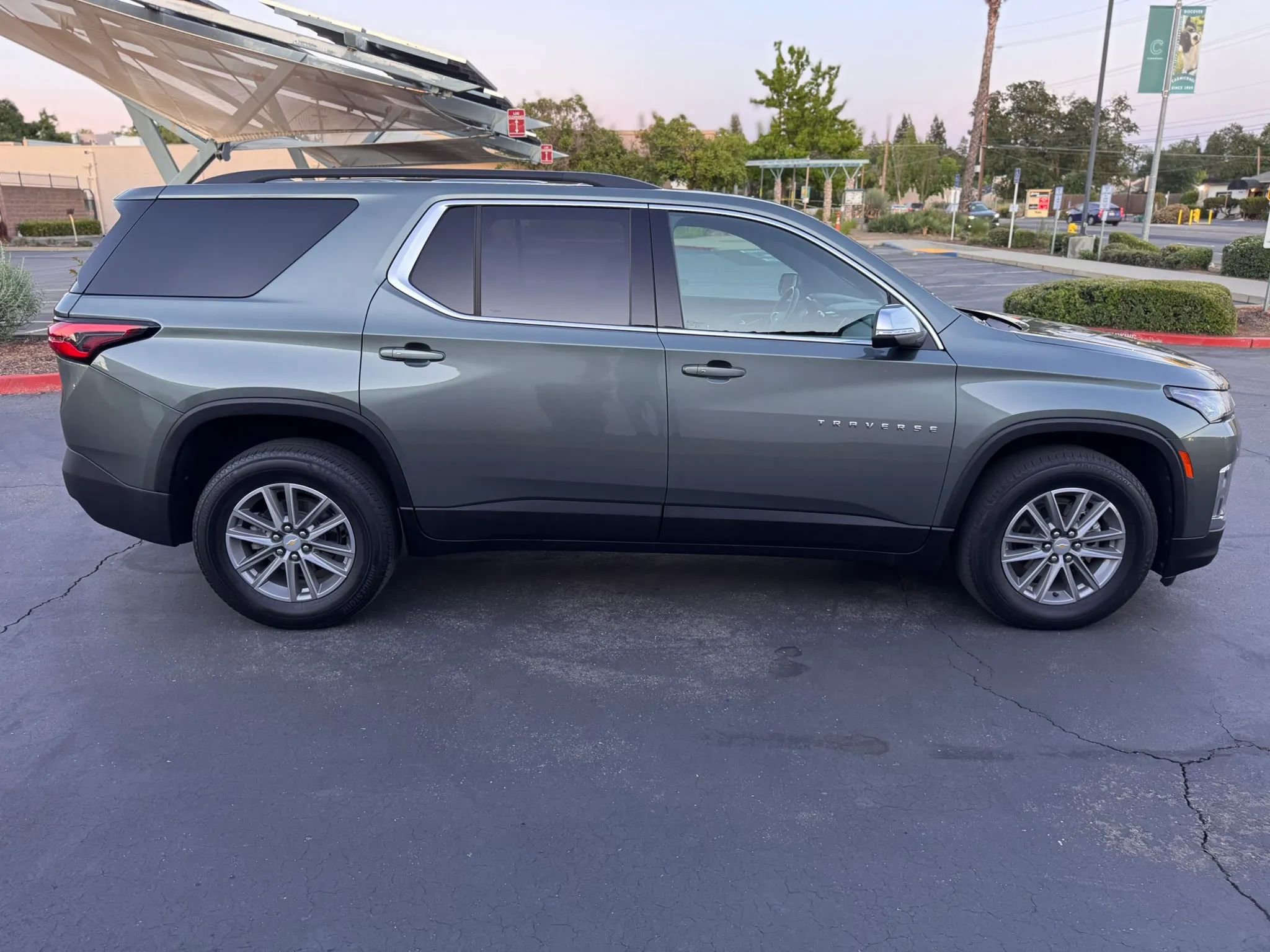 Used 2022 Chevrolet Traverse LT w/ LPO, Floor Liner Package image 7