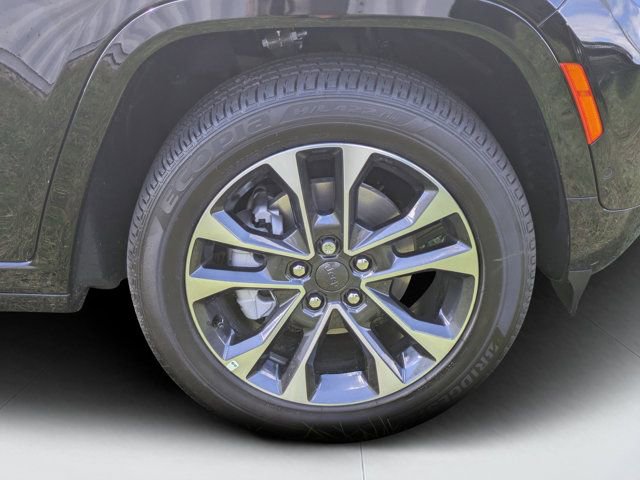 New 2025 Jeep Grand Cherokee Overland w/ Adv Protech Group III image 9