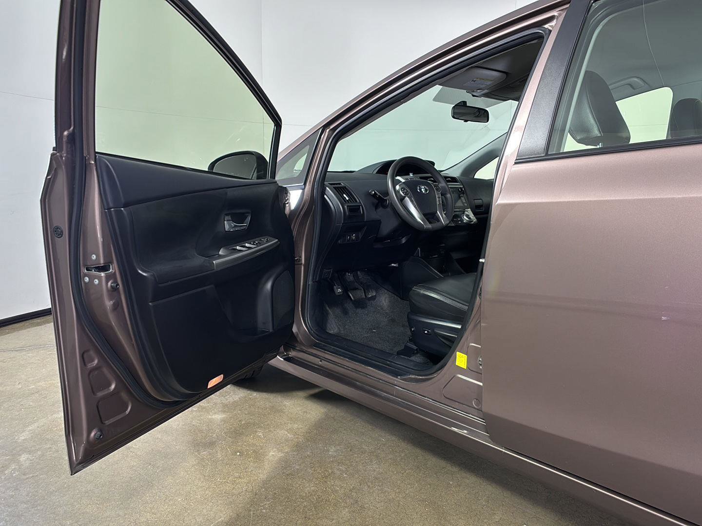 Used 2016 Toyota Prius V Three FWD image 2