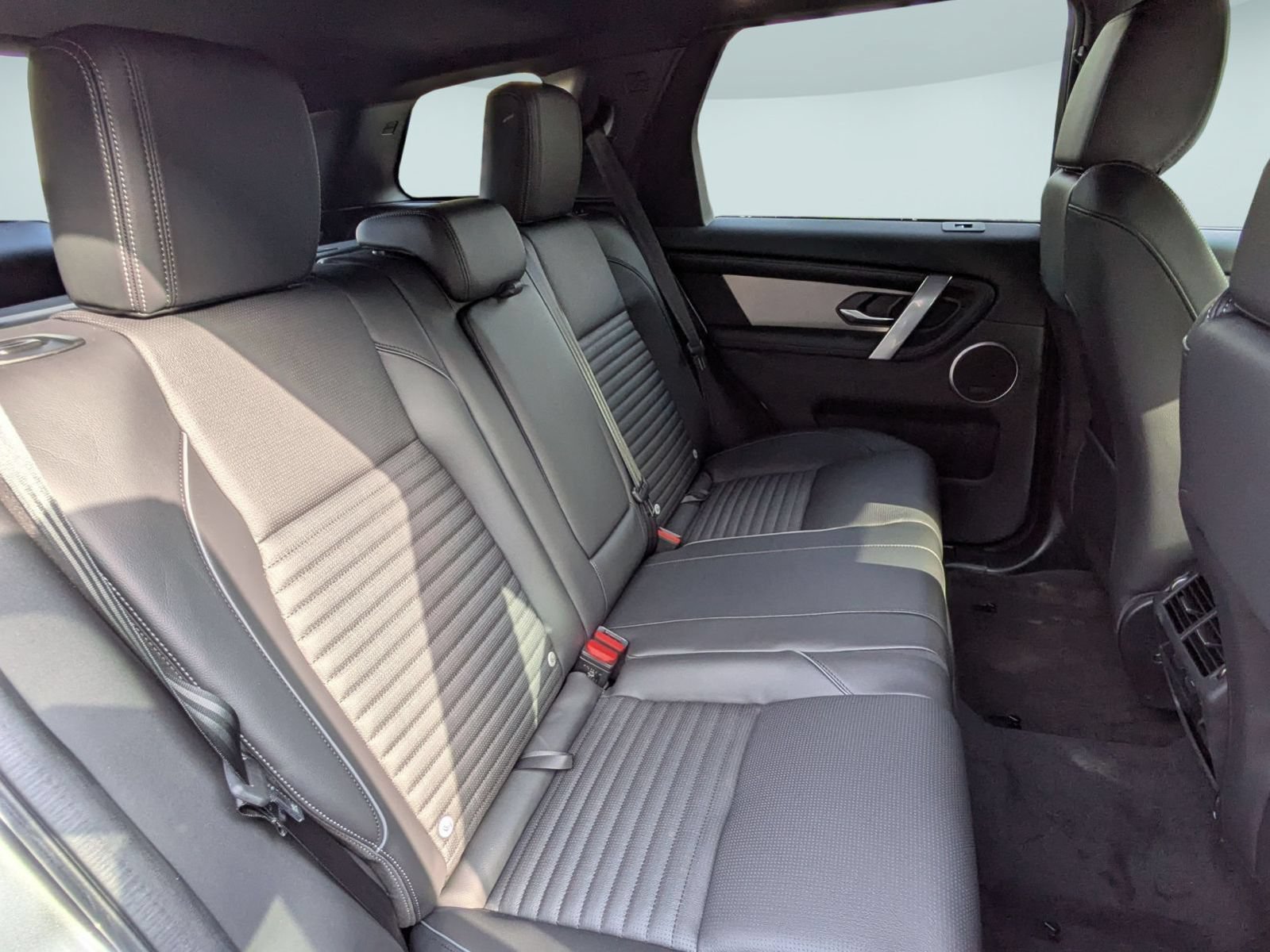 New 2026 Land Rover Discovery Sport Landmark AWD/4WD image 29