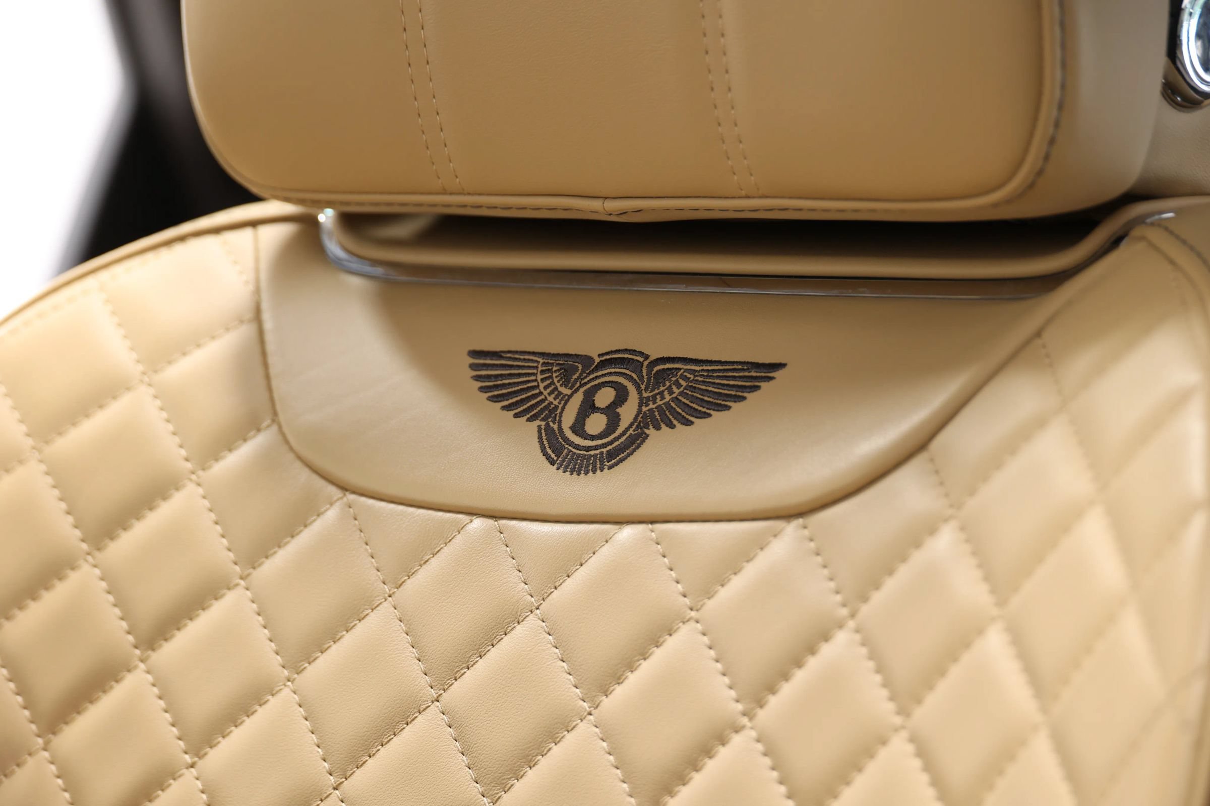 Used 2018 Bentley Bentayga AWD/4WD image 18