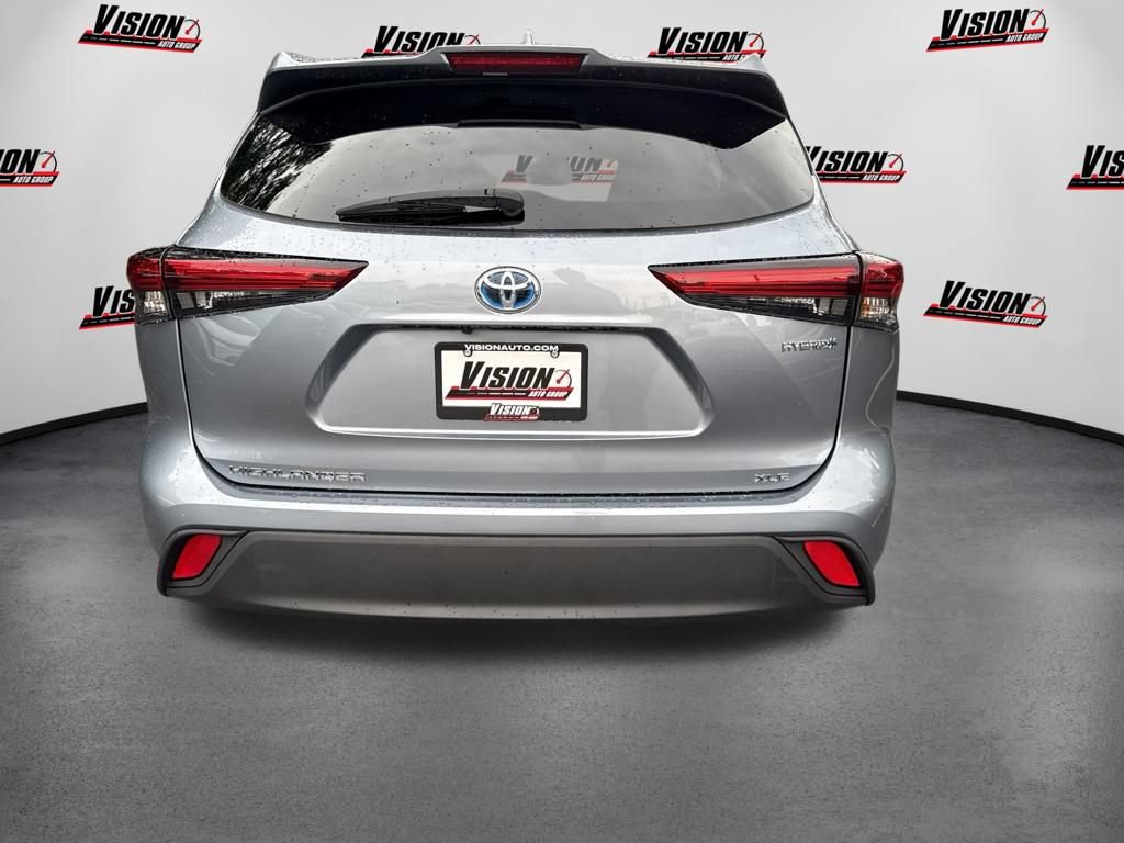 Used 2022 Toyota Highlander XLE AWD/4WD image 6