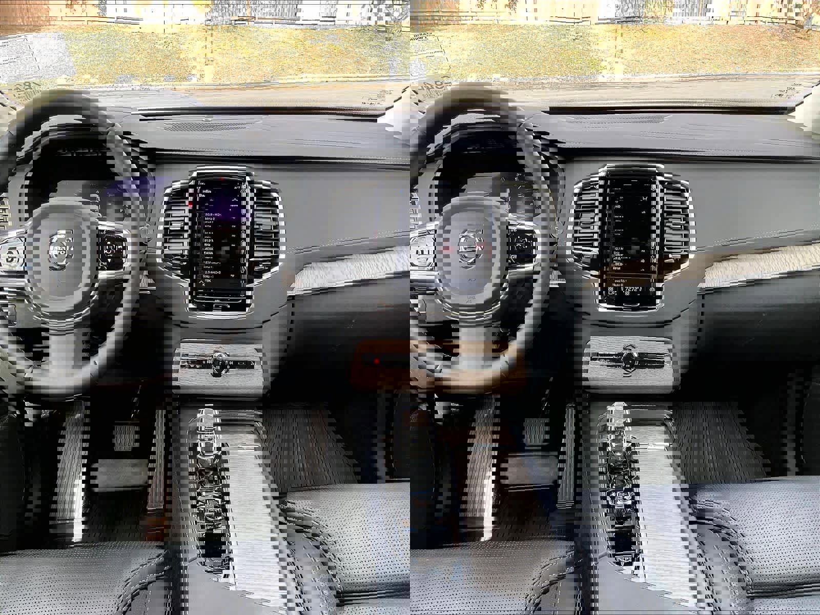 Used 2023 Volvo XC90 T8 Ultimate w/ Protection Package image 9