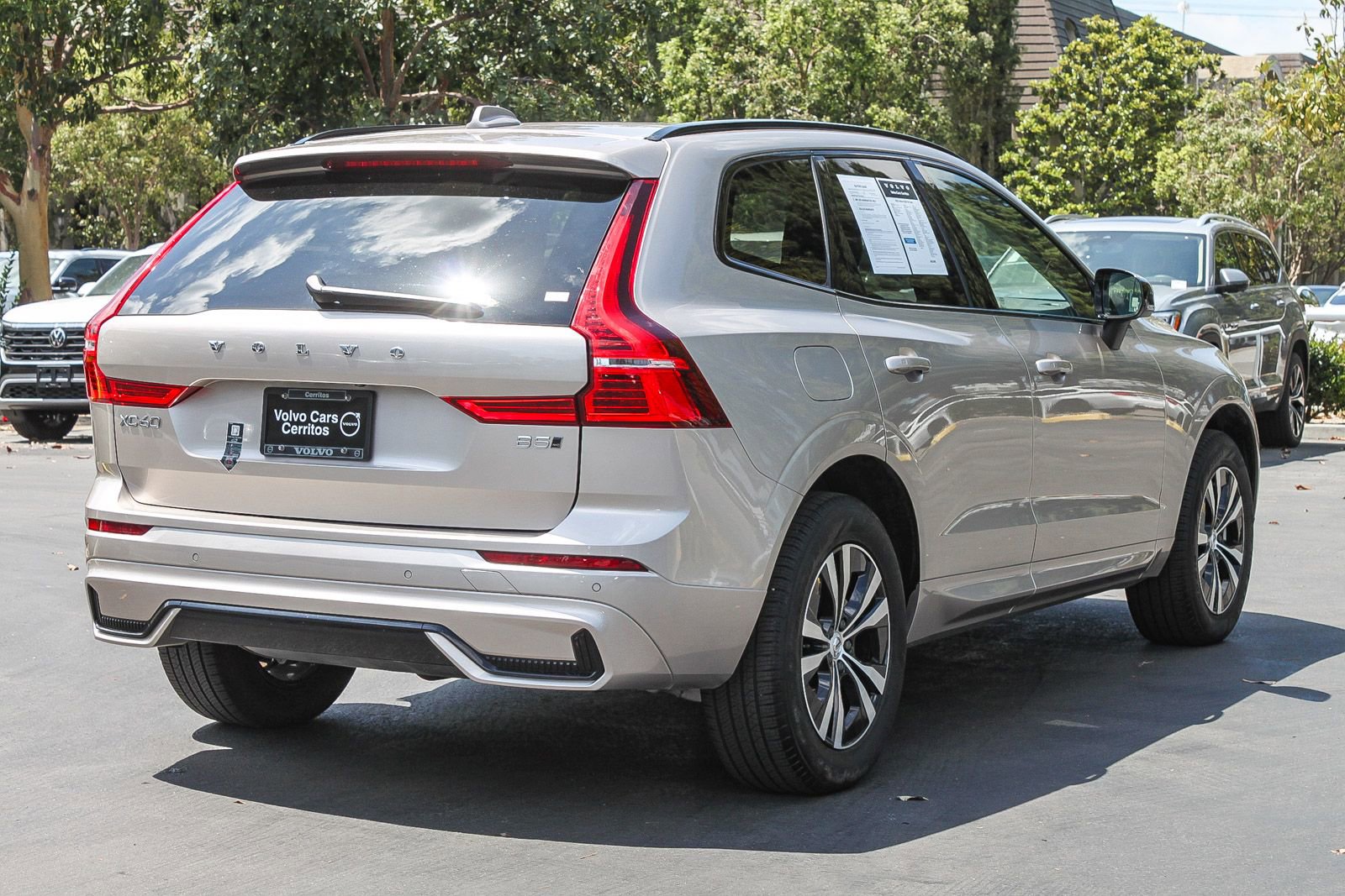 Used 2025 Volvo XC60 B5 Core AWD/4WD image 6