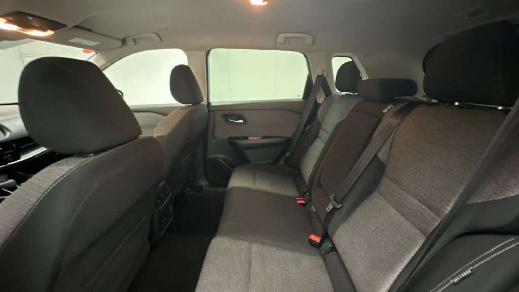 Used 2022 Nissan Rogue SV AWD/4WD image 10