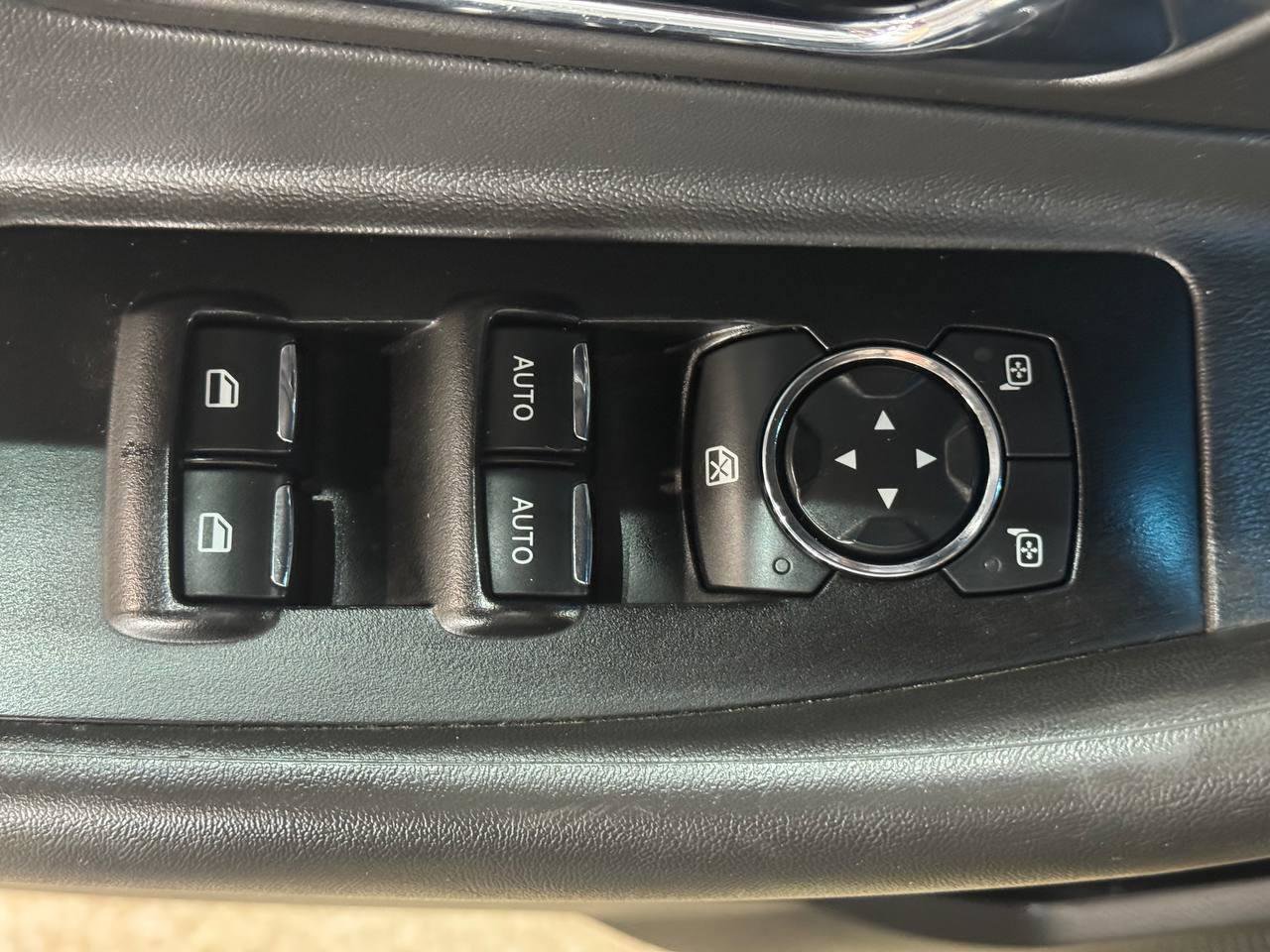 Used 2015 Ford Taurus Limited w/ Equipment Group 301A AWD/4WD image 19