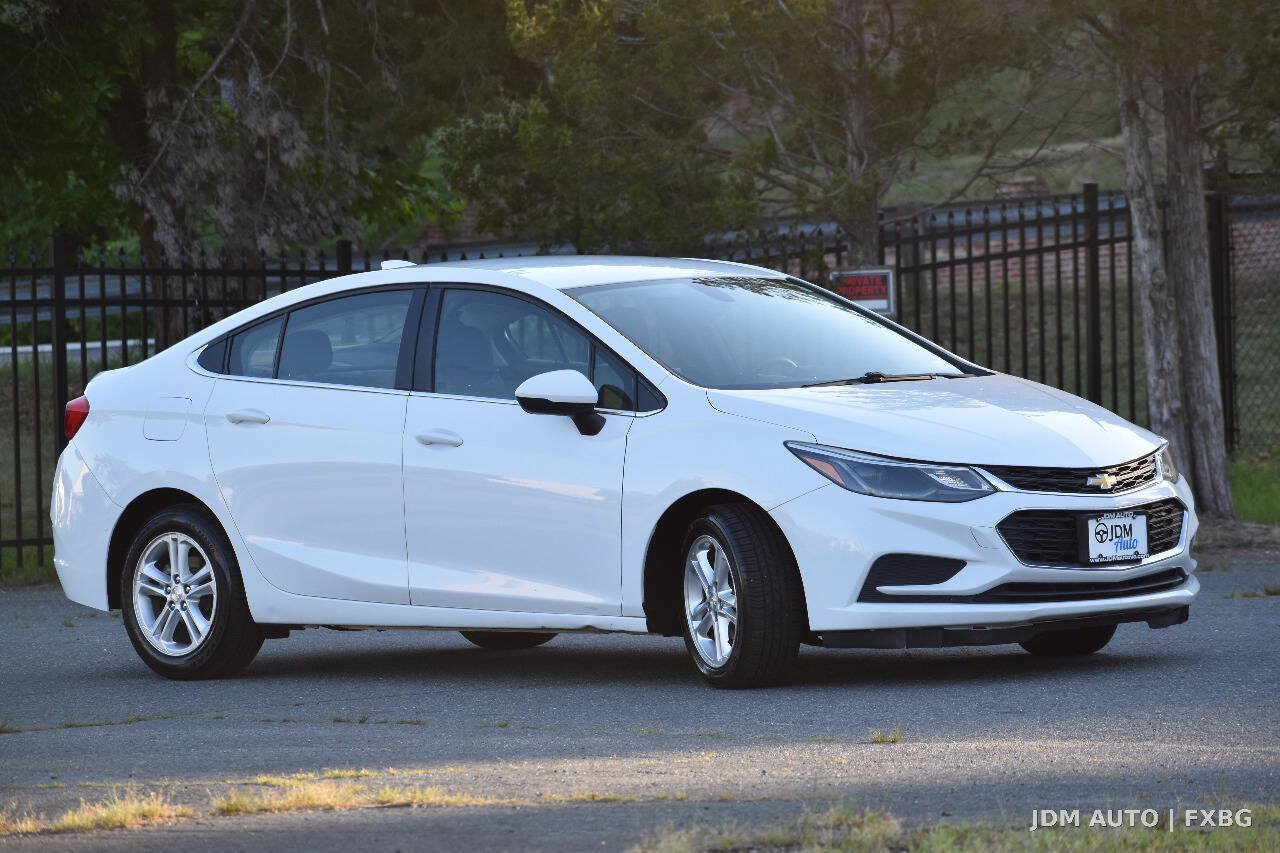 Used 2018 Chevrolet Cruze LT w/ LT Fleet Convenience Package FWD image 4