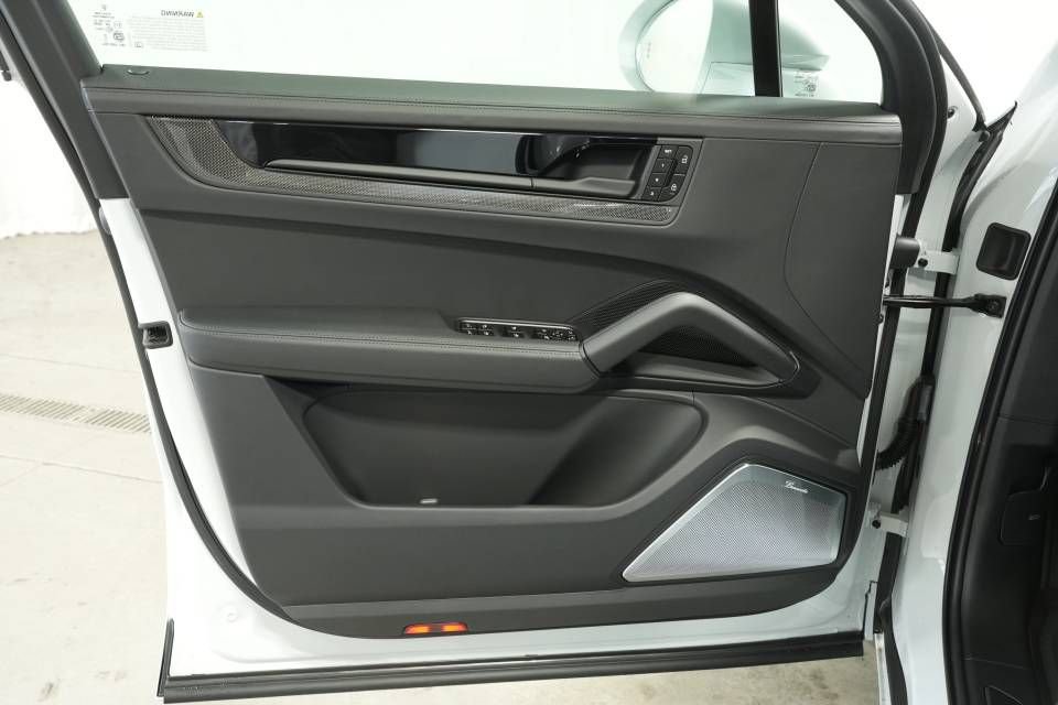 New 2026 Porsche Cayenne GTS image 24