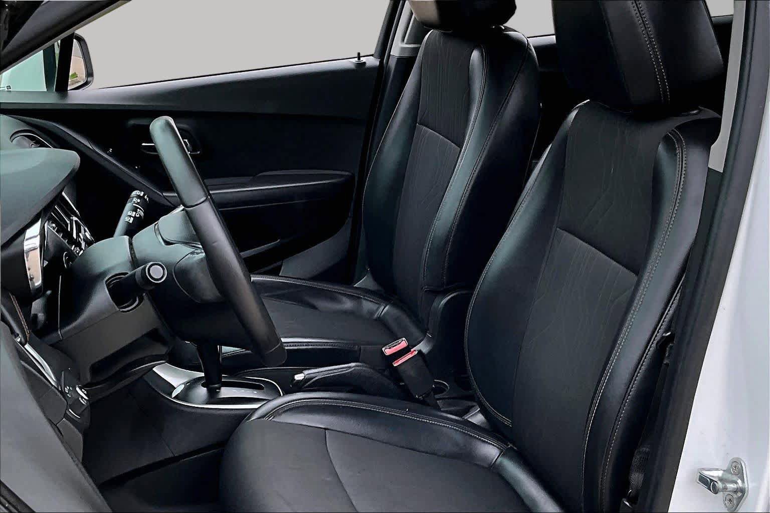 Used 2020 Chevrolet Trax LT w/ LT Convenience Package FWD image 8