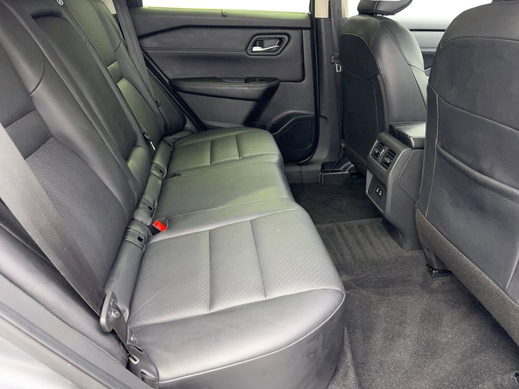 Used 2024 Nissan Rogue SV w/ SV Premium Package image 39